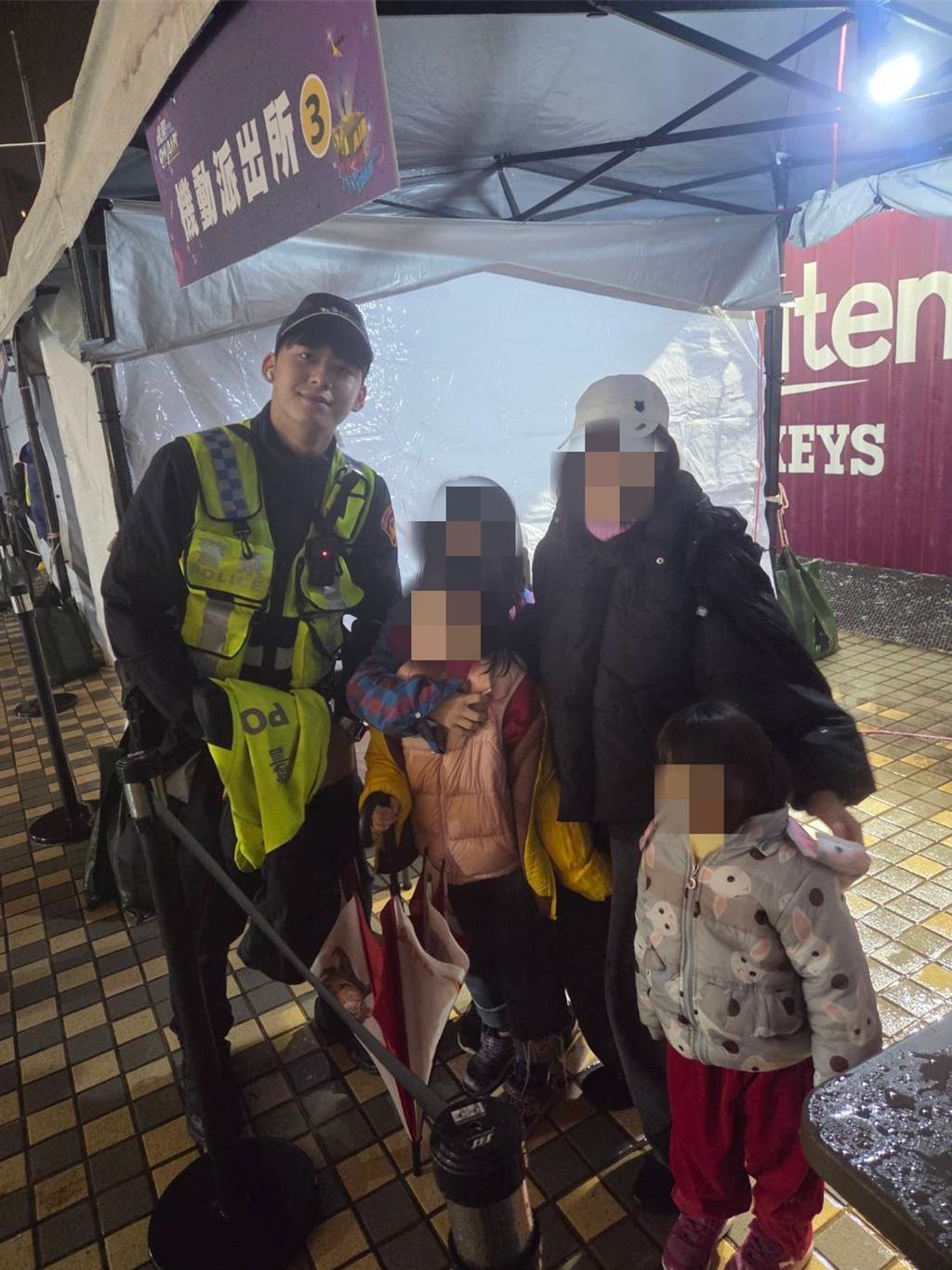 女童跨年散場遭人潮沖散 中壢帥警20分鐘內找到她