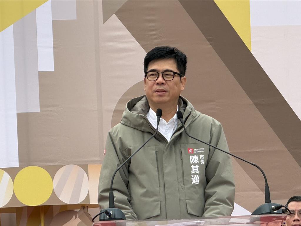 民國115年元旦到來，高市府與市議會共同舉辦升旗典禮，這同時是高雄市長陳其邁任內最後一次元旦升旗典禮，她盼高雄持續發展、台海和平。（洪浩軒攝）