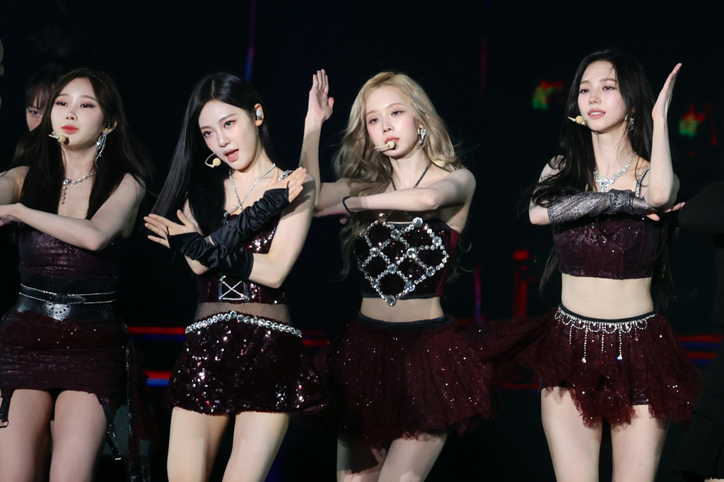 aespa「3缺1」首登紅白!2大主持人沉默不語 日網:無聲的抗議