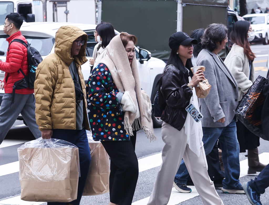 不是穿越多越好!Uniqlo教正確「洋蔥式穿法」3原則:絕對不發抖