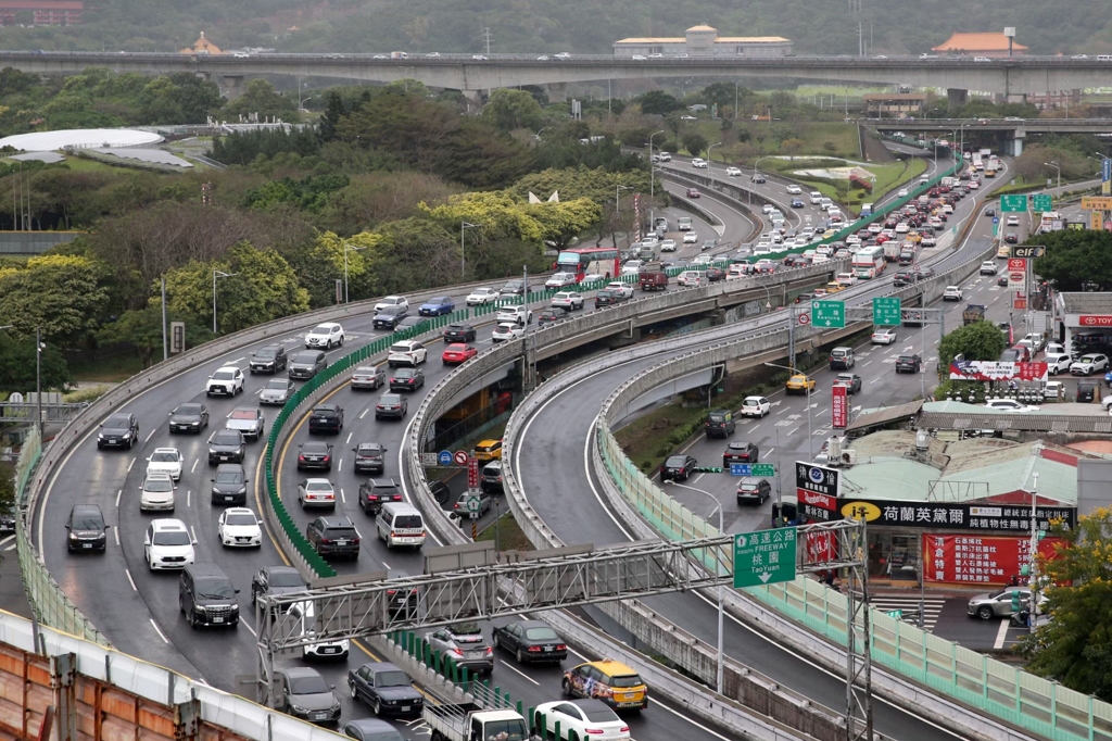 春節、228連假接力塞車 國道交通疏導措施出爐