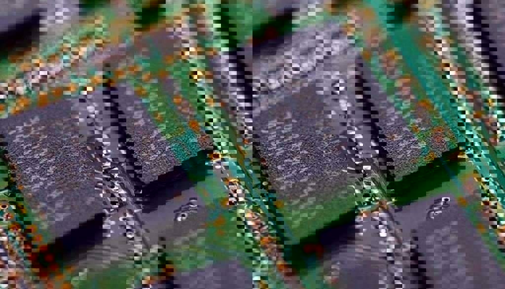 記憶體之年:南亞科飆破200元!專家大膽估再漲100元