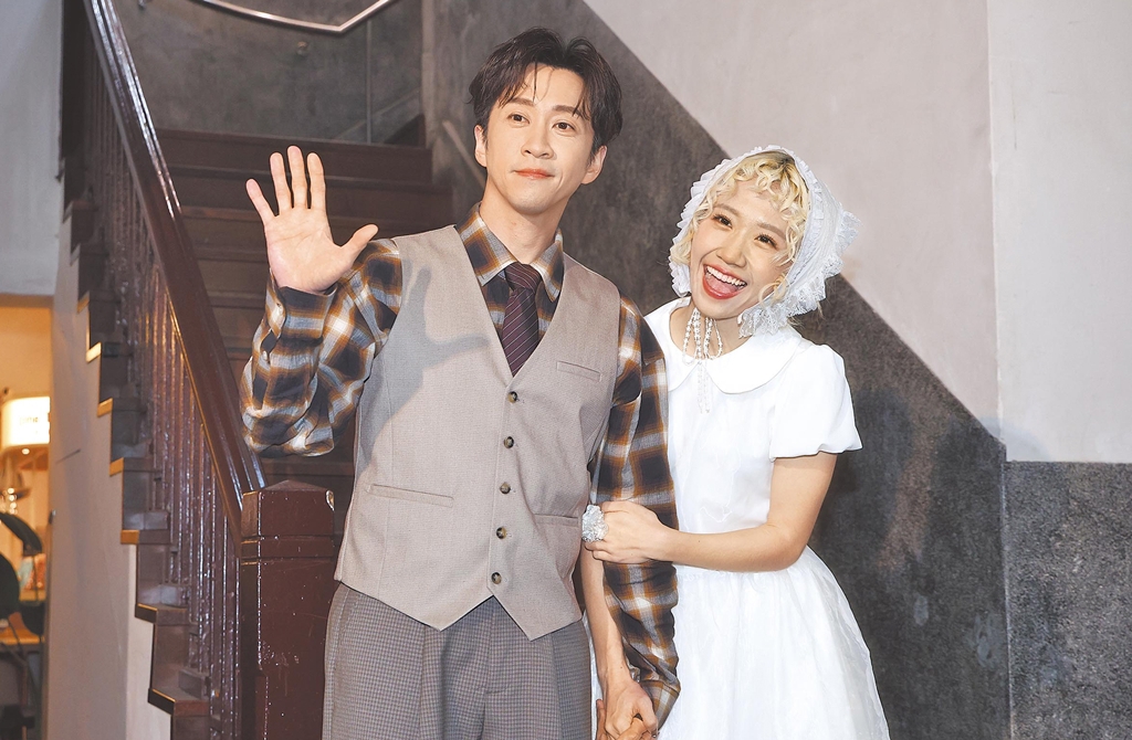 陳漢典、Lulu喜帖超可愛!浪漫婚紗照首亮相 底部還有彩蛋