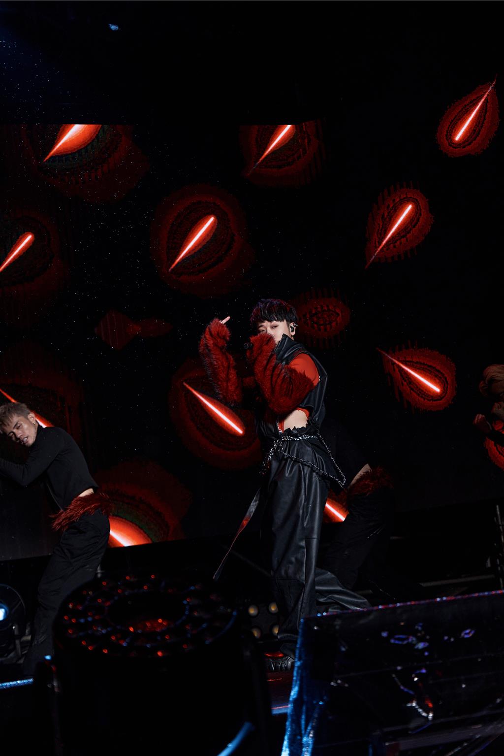 小賴跨年夜在「閃耀新北1314」八里舞台熱力演出。(星向音樂國際有限公司提供)