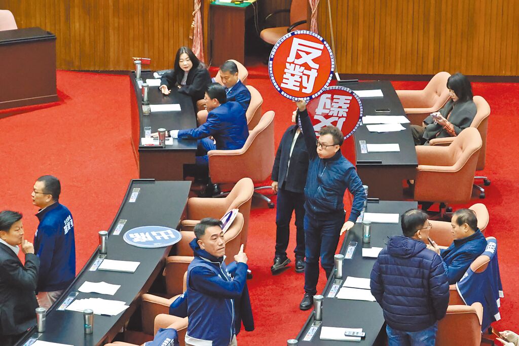 立法院2日舉行院會，在野黨以人數優勢第5度封殺1.25兆元國防預算特別條例草案及政院版《財劃法》修正草案。（姚志平攝）