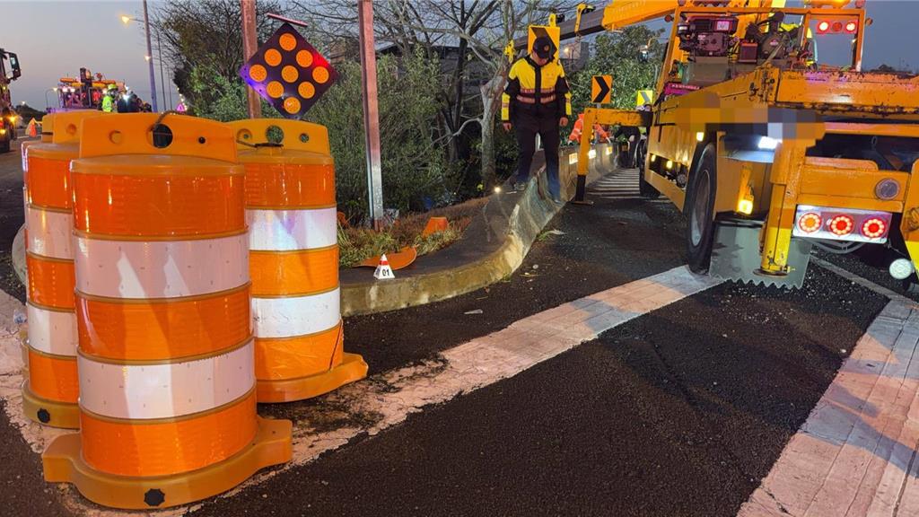 國1死亡車禍!小貨車撞槽化線橋墩 引發火勢釀2死