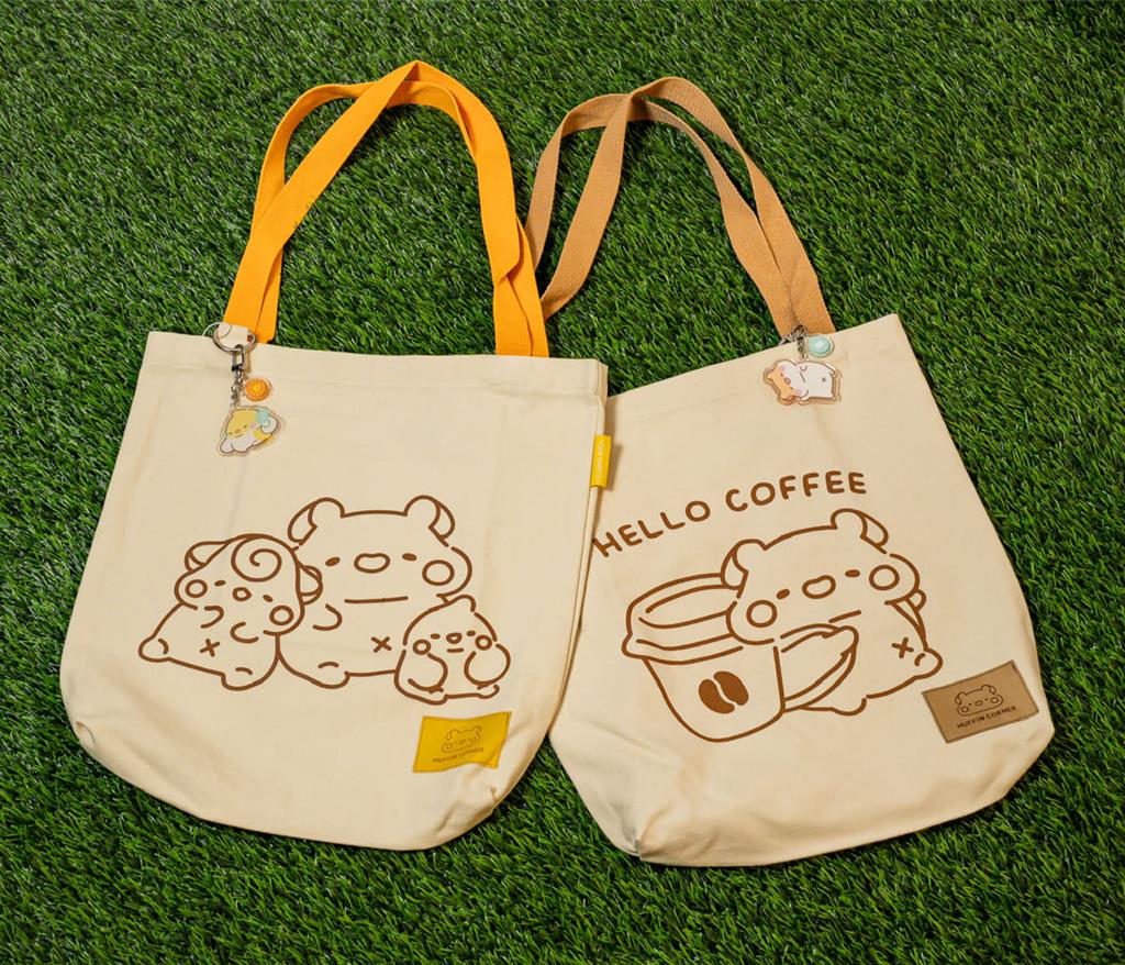 瑪芬角落快閃店引進以簡約手繪風搭配大容量設計的帆布袋。（WeTrust信賴互動行銷有限公司提供／徐梓榕台北傳真）