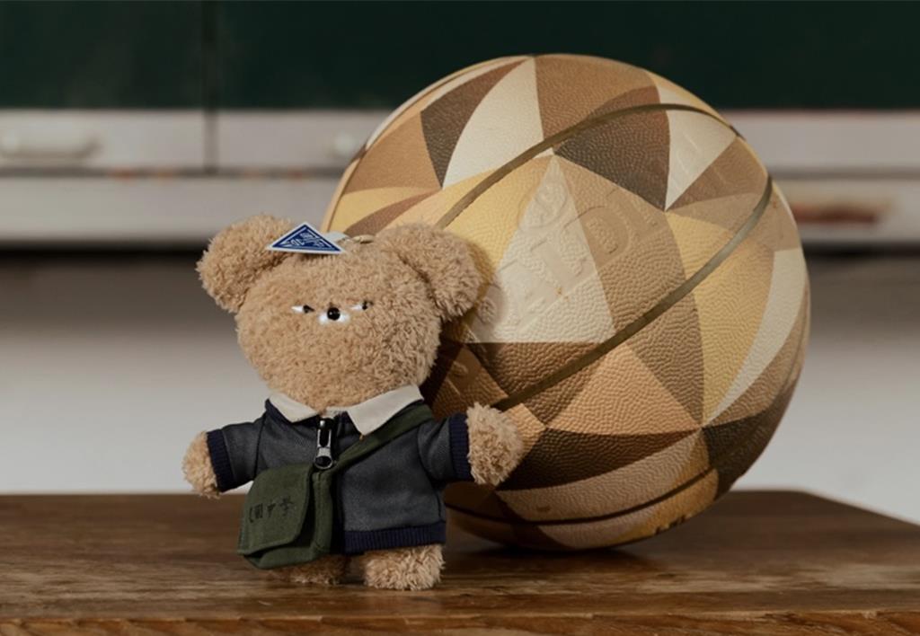 Grace Gift攜手建中與深受Z世代喜愛的韓國IP Wasabi Bear聯名，推出建中卡其色小熊。（Grace Gift提供／徐梓榕台北傳真）