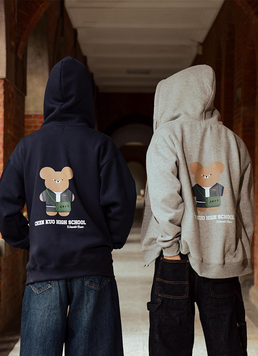 建中與Wasabi Bear聯名系列服飾的刷毛連帽休閒外套。（Grace Gift提供／徐梓榕台北傳真）
