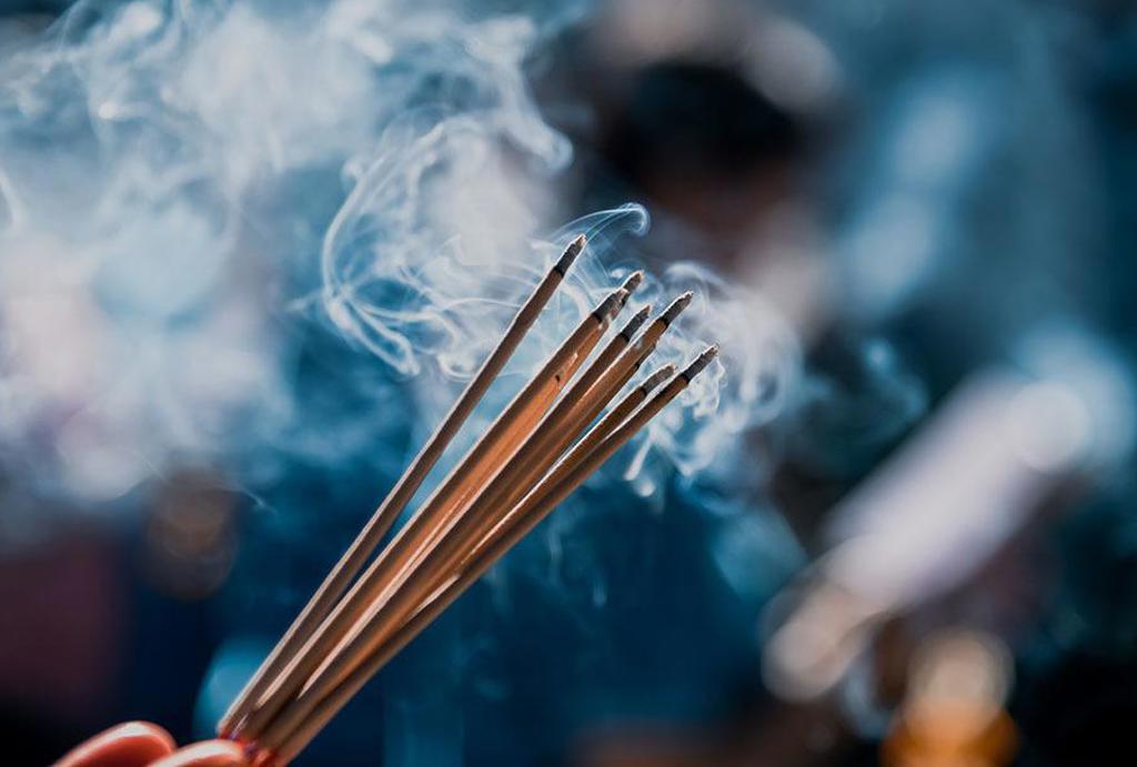 比性愛床照更噁!偷腥尪帶小三「廟宇上香」 律師看照片秒反胃