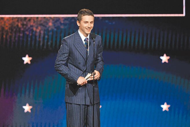 甜茶奪影帝台上向女友告白致謝滿場風採