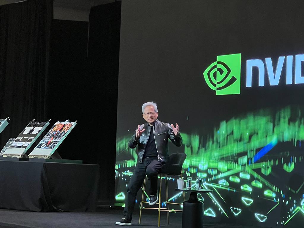 CES 2026》全球首家!輝達HBM4短期內沒對手 黃仁勳喊需求「非常強勁」 肯定台積電重要性