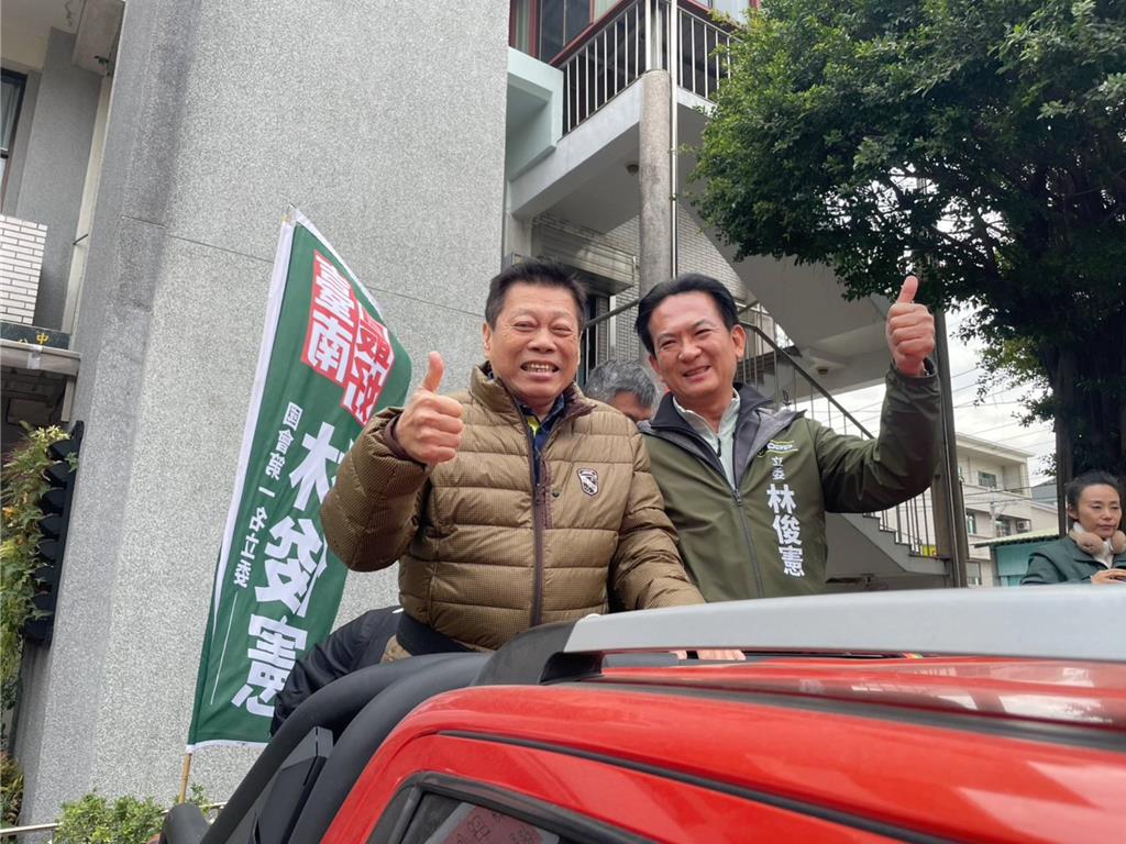 初選最後衝刺!林俊憲大營祈福求「大贏」 陳亭妃替台南蘭花業者發聲