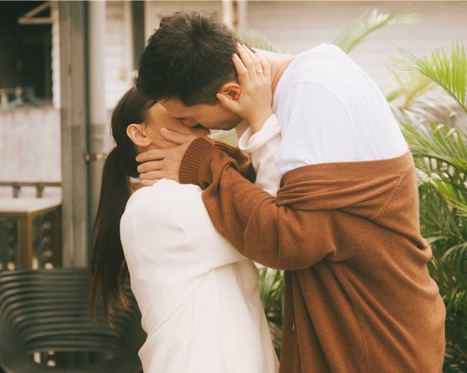 丁噹新歌MV驚現丁春誠意外求婚 Scenes