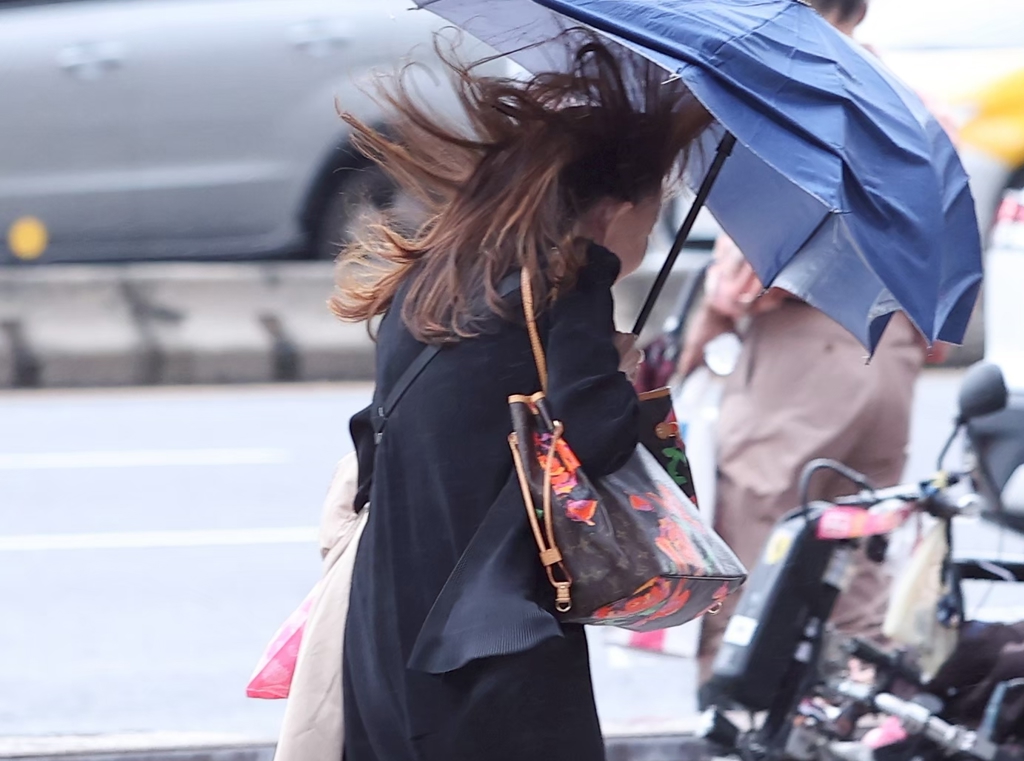 新竹騎車穿6件外套!妹子崩潰「變冷凍貢丸」當地人神解