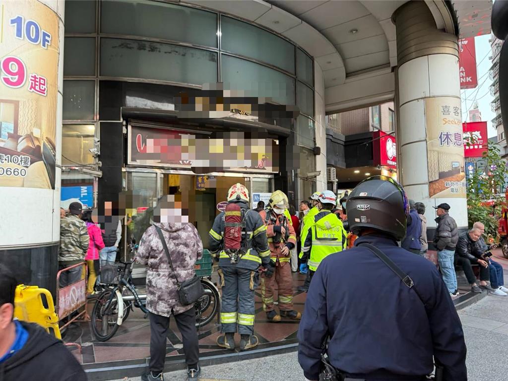 三重龍門路大樓廚房火警 6旬婦滅火燒燙傷送醫