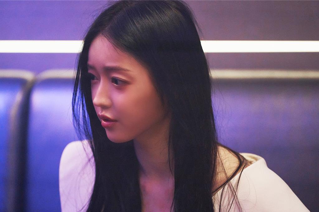 女偶像首登銀幕挑戰人生最大尺度 狂爆粗口「把髒話當歌練」