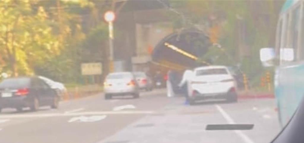 糾葛再起!應曉薇爆鍾小平公祭違規停車 酸「官威太大」