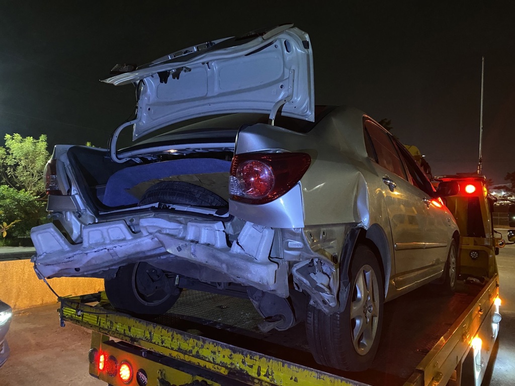 國道未保持安全距離釀禍 3車連環撞2駕駛送醫