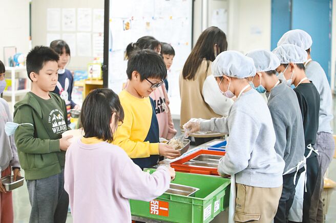 台北市Nutritious Lunch Free但政院稱無餘裕補助引爭議