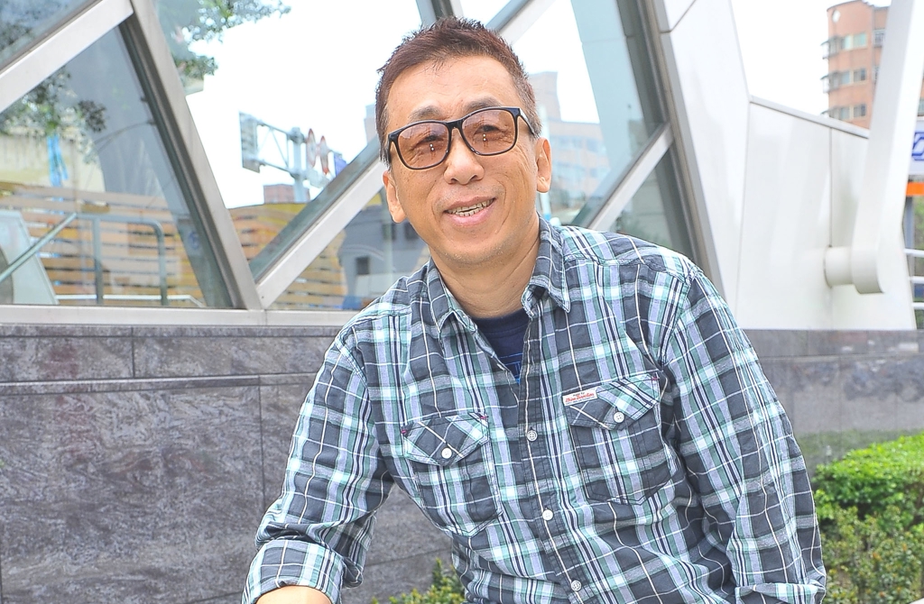 苦苓咳嗽彎腰痛不欲生 嘆明白傅達仁心情:何時能出地獄