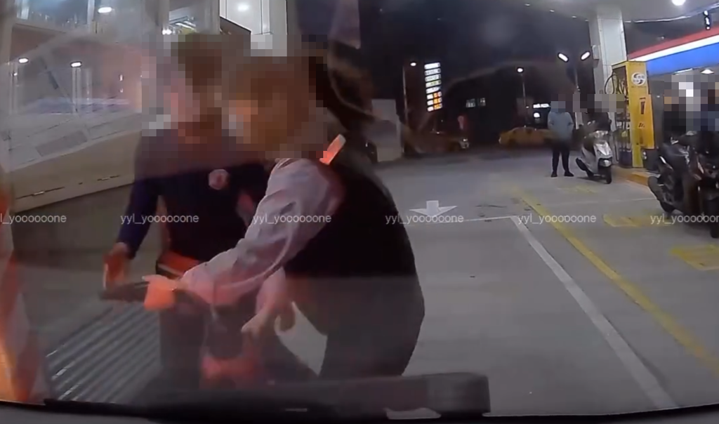 加油站驚魂!女駕駛目睹「男瞬間成火球」 還原事發經過