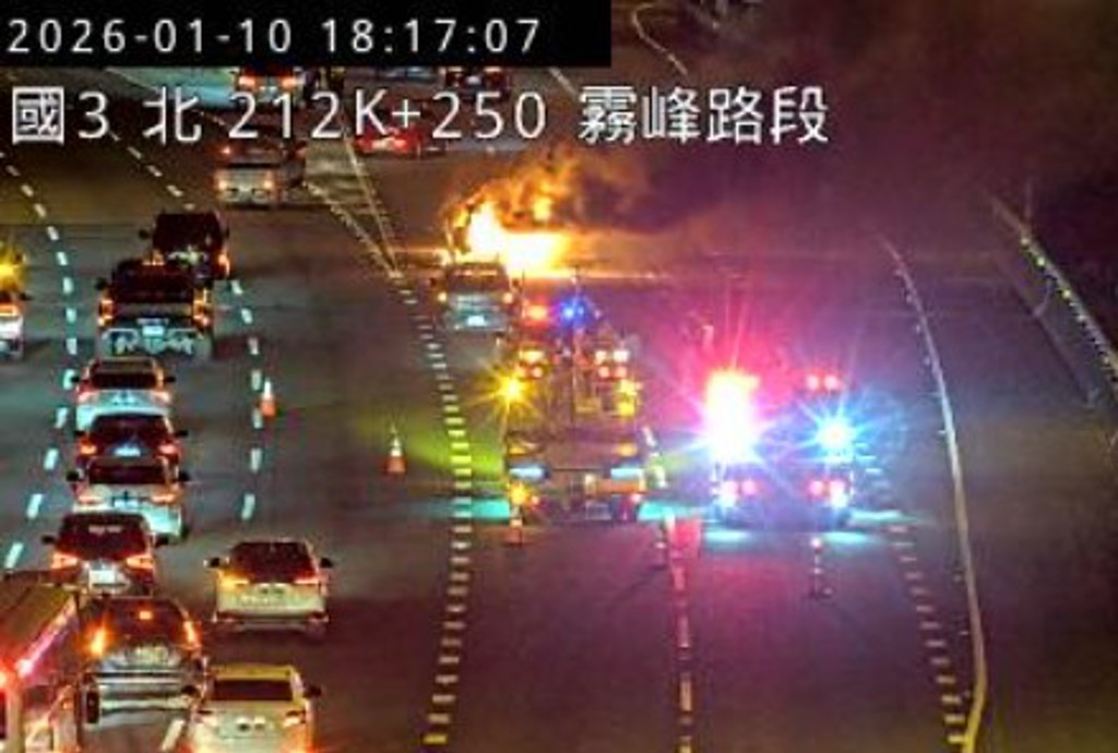 快訊》國3霧峰段追撞火燒車 火勢猛烈「傷亡不明」