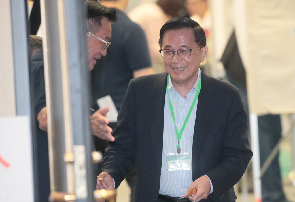 阿扁親寫 「獨一無二春聯」:為療癒受傷心靈重燃對書法熱情