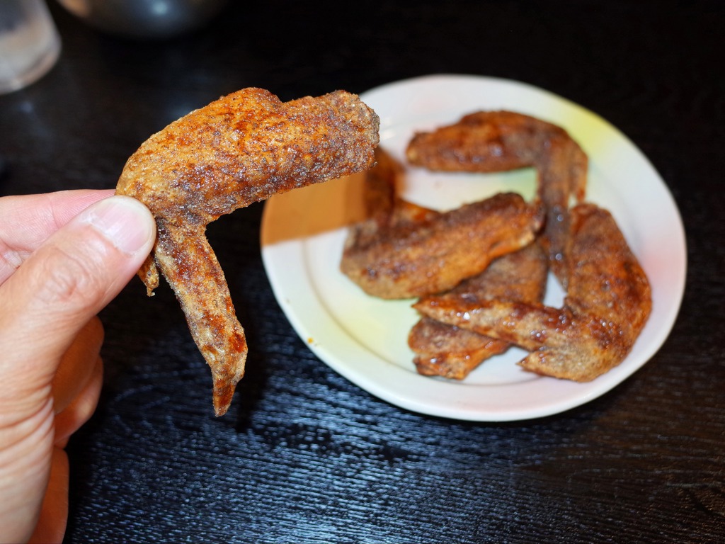 世界之山將的「幻之手羽先」，因夢幻胡椒而擁有廣大的支持者。(東尼叔 攝)