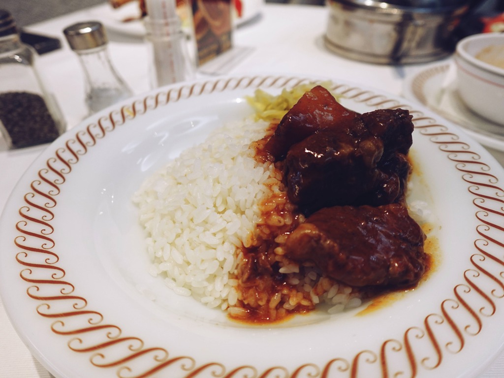 波麗路的匈牙利牛肉飯,從日治時代就在菜單上了。(林羿玲攝)