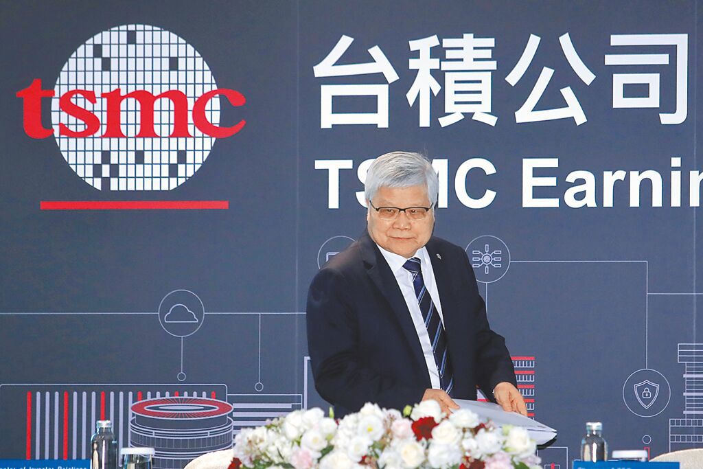 台中烤鴨店捕獲野生魏哲家! 和客人親切合照:我很常來