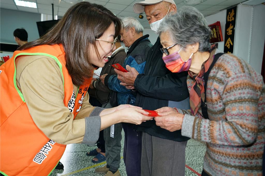 蔡衍明愛心基金會攜手佛光大學 宜蘭礁溪送暖