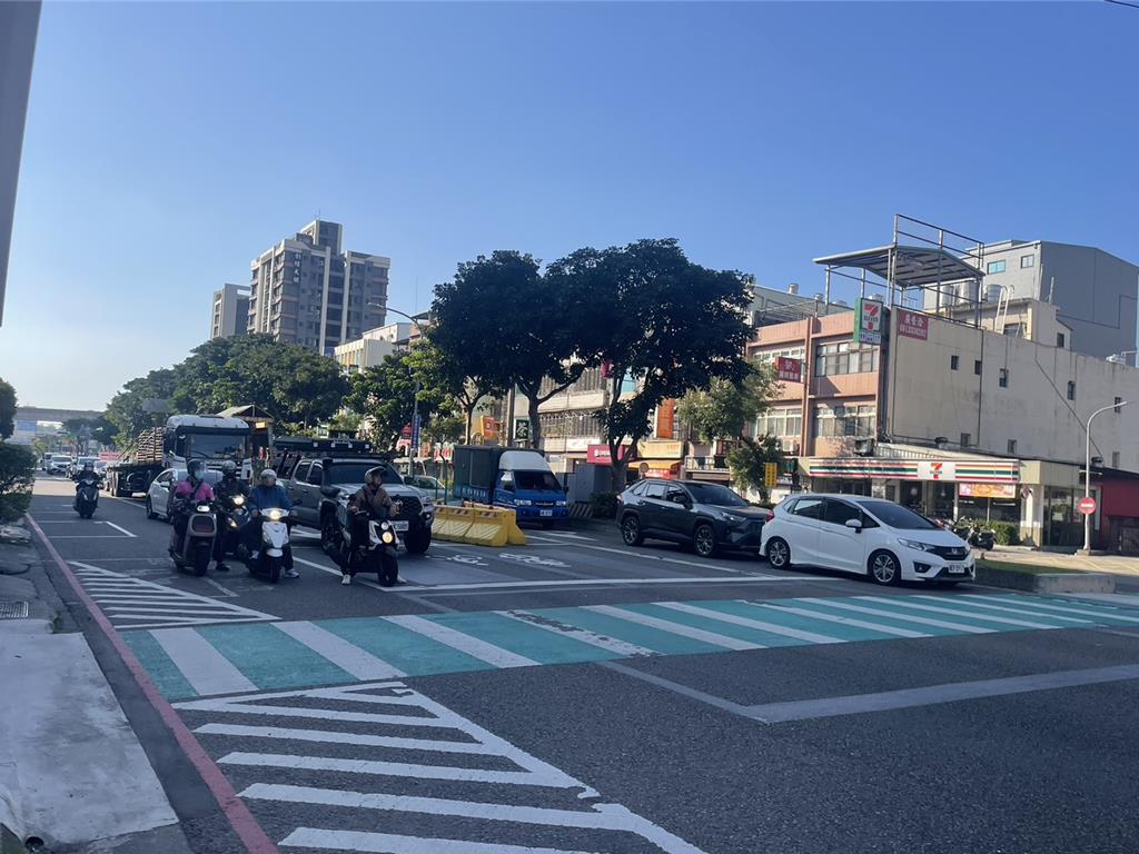 塞爆!平鎮民族路汙水下水道施工 交維將調整