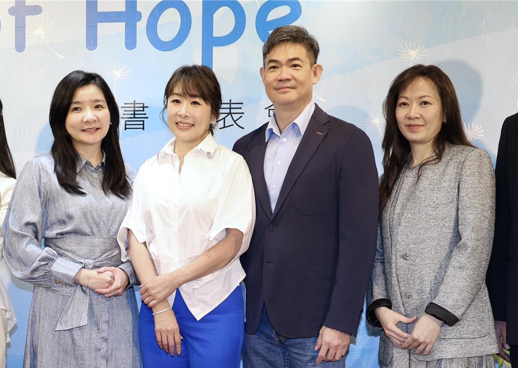 89歲連戰罹攝護腺癌!連勝武太太路永佳曝公公近況:不錯