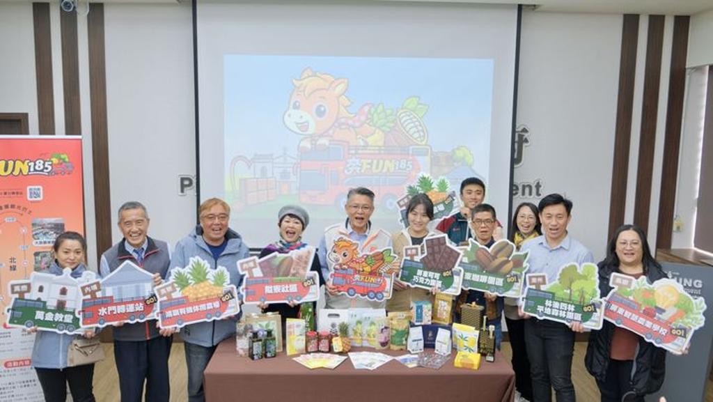 「奔 FUN 185」雙層巴士以輕鬆、有趣的概念引領遊客親近土地。（圖／屏東縣政府交通旅遊處）