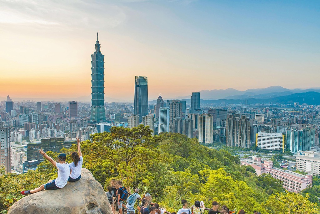 象山親山步道平緩好走還將101大樓與台北盆地美景盡收眼底,多年來一直是北市的人氣親山步道。(北市工務局提供)