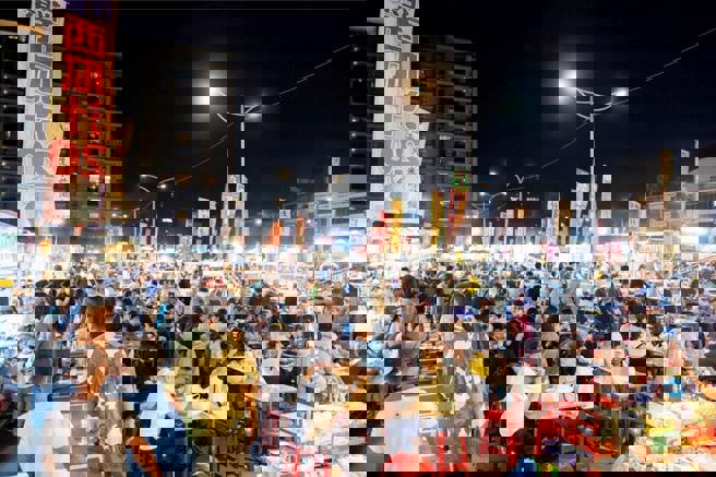 樹林頭夜市將於1月底熄燈，原因是土地所有人國防部轉售給中華郵政，數百攤商直言難過年。（圖／新竹市府提供）