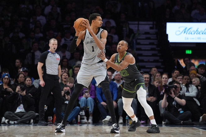 灰狼對馬刺：愛德華茲PK文班亞馬 季後賽名次關鍵戰