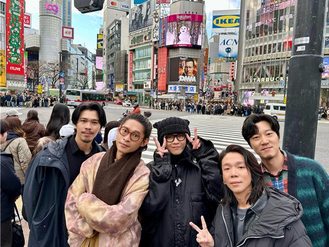 麋先生吉他手穿Hello Kitty睡衣東京晨跑 MV趣拍