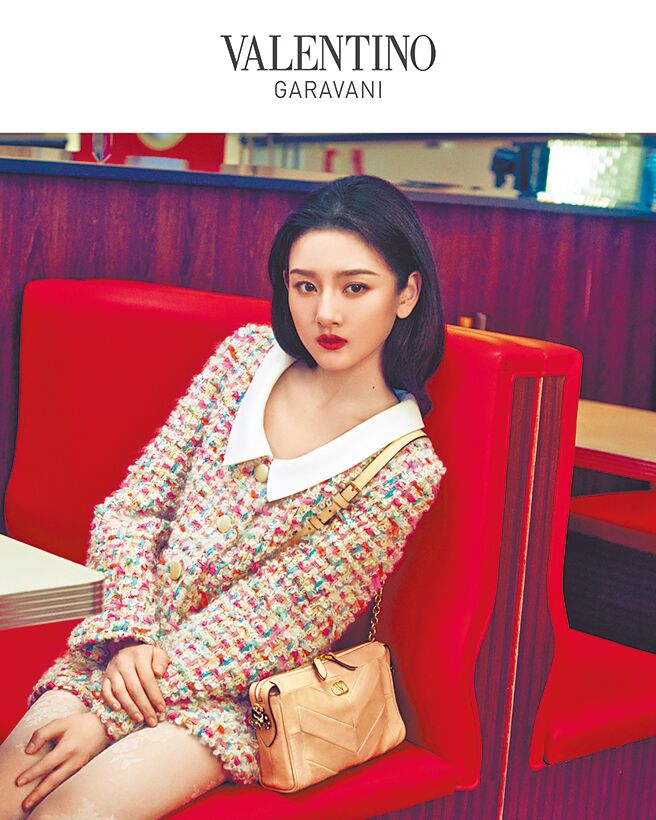 精品品牌新春形象片亮相宋祖兒楊冪代言 Valentino FENDI PRADA 上演華麗轉變