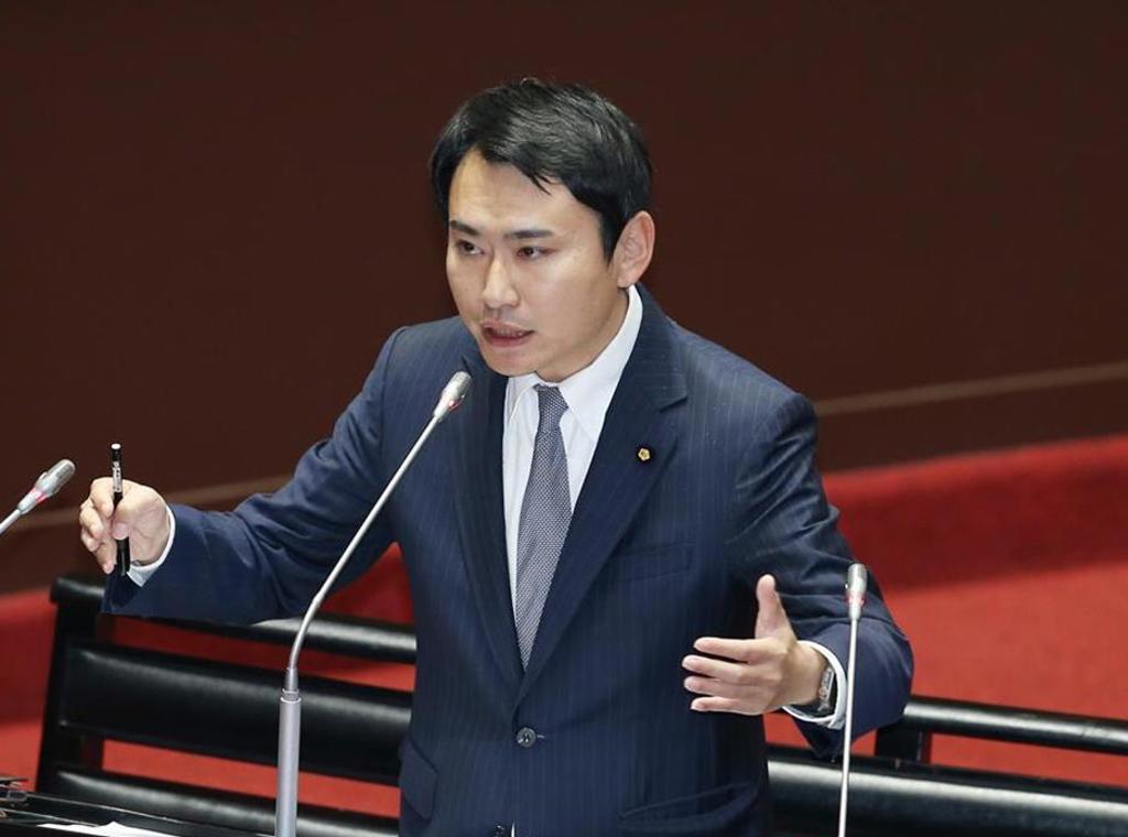 綠委陳冠廷認為,該行動模式已明顯偏離一般漁業活動,值得高度警惕,應強化海巡、國防、情資與科技單位之間的整合運作,才能有效壓縮灰色地帶操作空間。(本報資料照片)