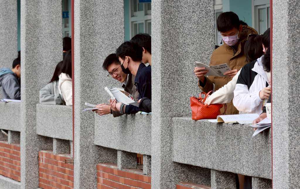 頂大夢碎!學測犯致命錯誤 一堆考生崩潰爆哭