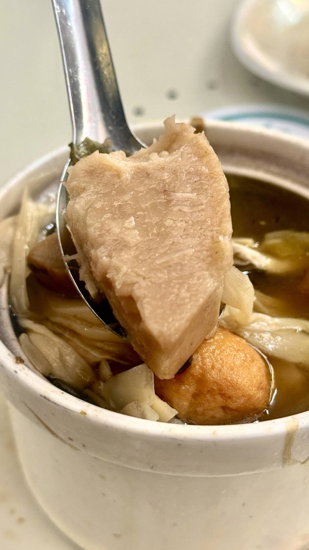 令人驚豔的大顆芋頭。(施景耀 攝)