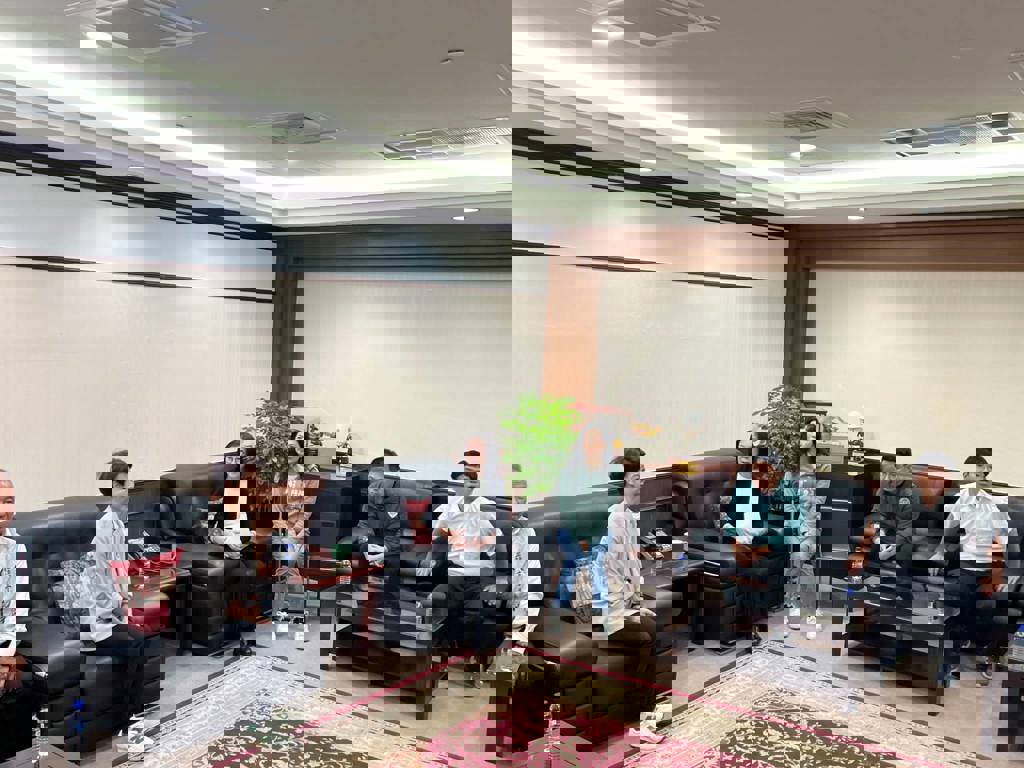 民進黨台南市長初選民調勝出的立委陳亭妃（左一），20日拜會挺憲派的台南市議長邱莉莉（左二）尋求「大和解」。（中時資料照，洪榮志攝）
