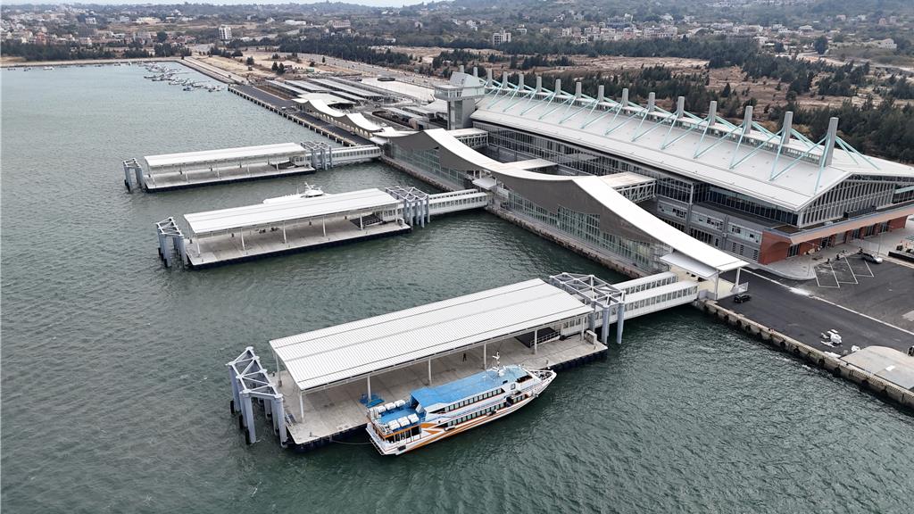 金門水頭港大型旅服中心獲公共工程金質獎 2/3試營運