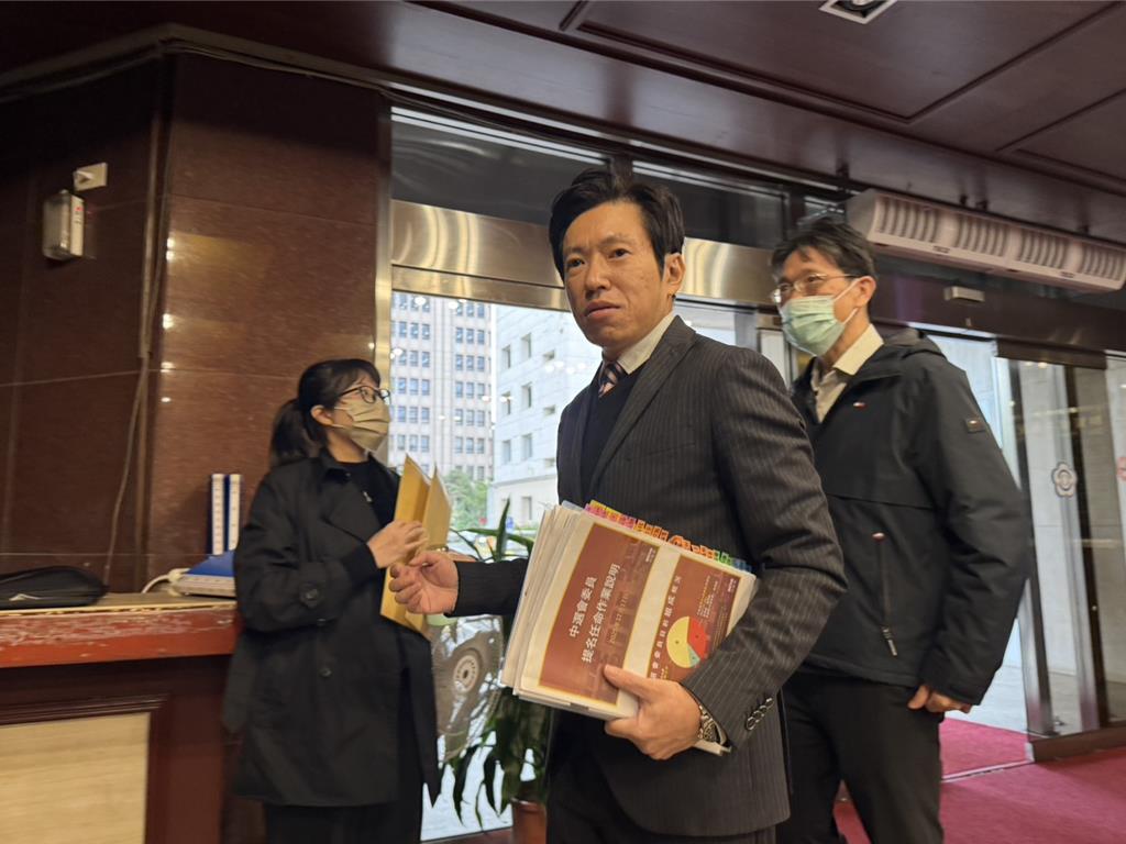 谷立言稱自由不是免費的 張惇涵:提醒鄰居遭小偷要鎖門