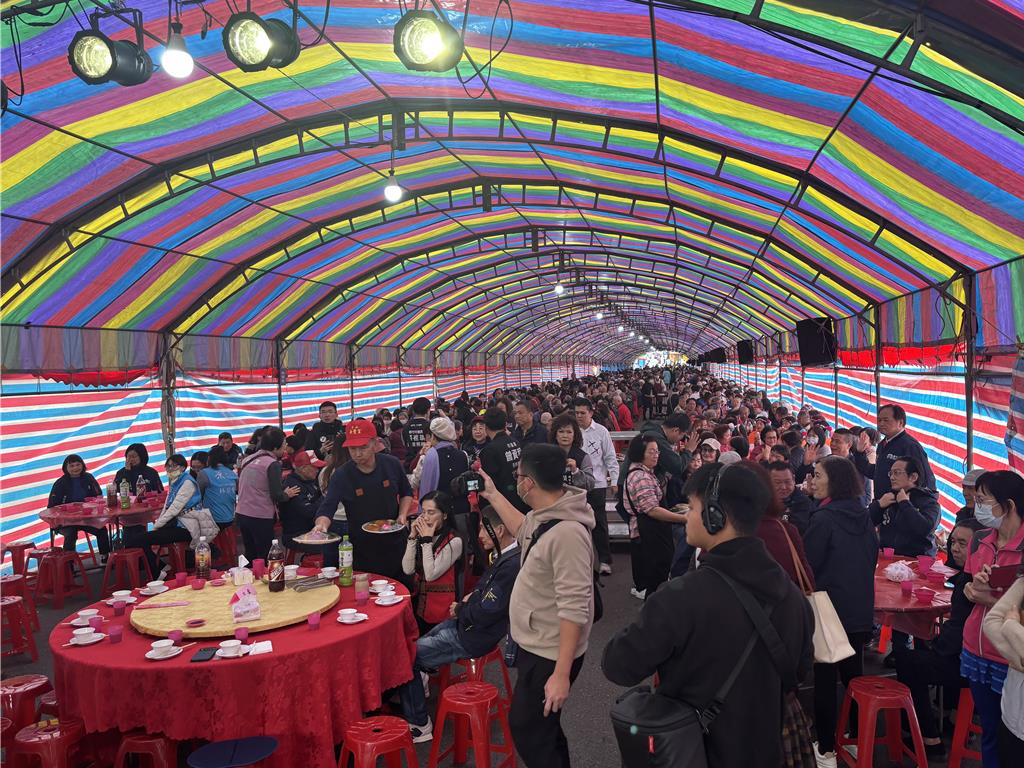 竹市竹蓮寺歲末尾牙助弱勢過好年 2000寒士年終宴