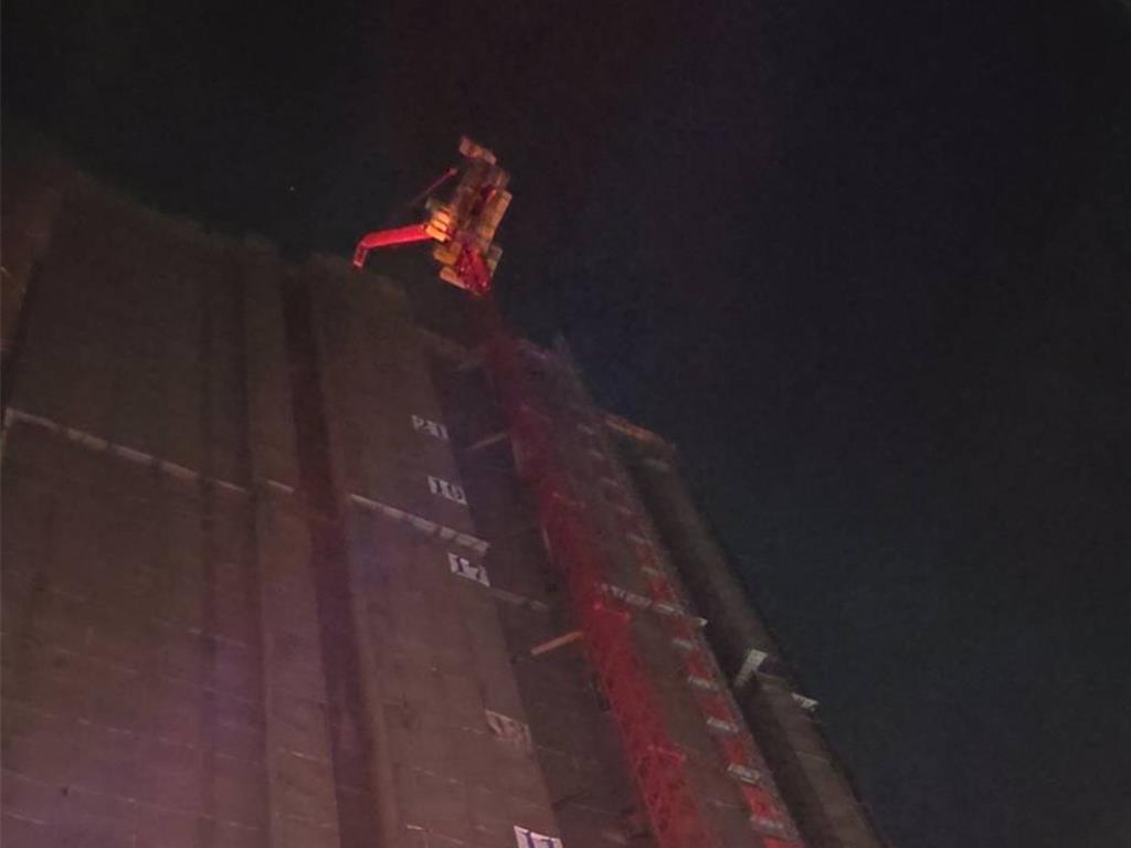 高雄鼓山30層大樓工地大火!「未設防災措施」工務局勒令停工