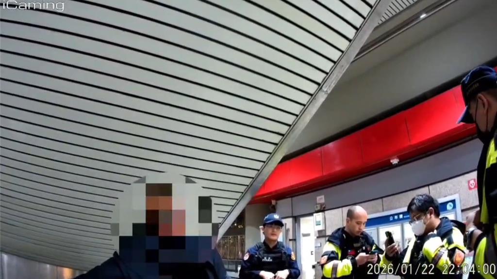 醉漢芝山站月台「手伸閘門」 害捷運急煞 不爽咆哮遭警約制
