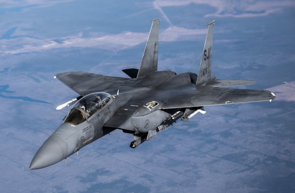 劍指伊朗?美軍F-15E戰機、林肯號航母 大規模集結中東